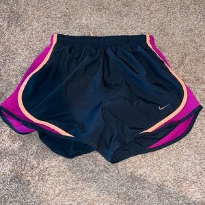 NIKE Dir-Fit Shorts